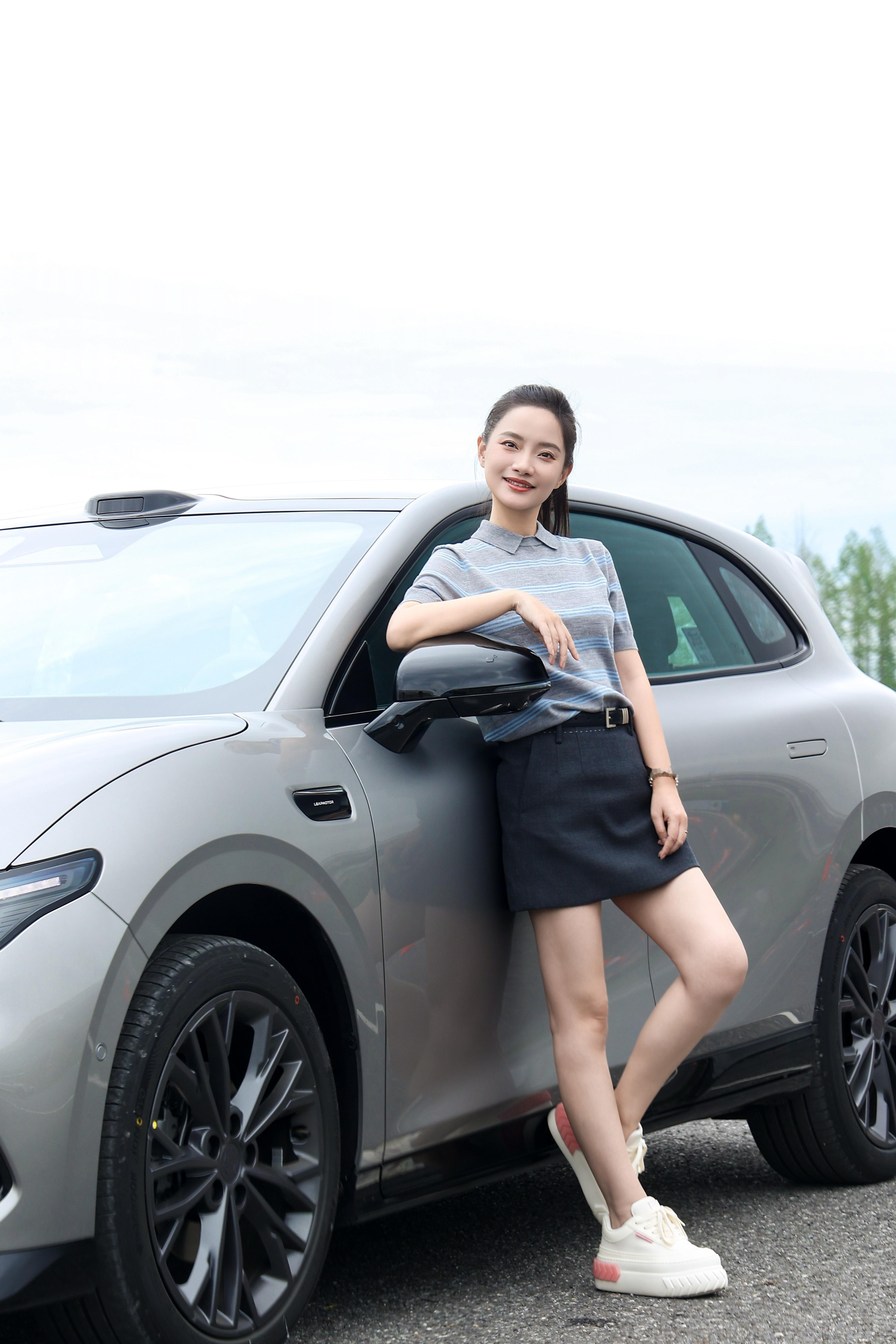 零跑Lafa5 Ultra现场的官摄老师对我太好了，给我3个胆子都不敢这么P腿，