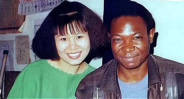 当年清华高材生王丽红不顾父母以死相逼，硬是要远嫁非洲，母亲哭到昏厥、父亲急得一夜