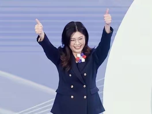 国民党智库团赴京！

说真心话，这是国民党党主席郑丽文最聪明的一次决定，选择正确