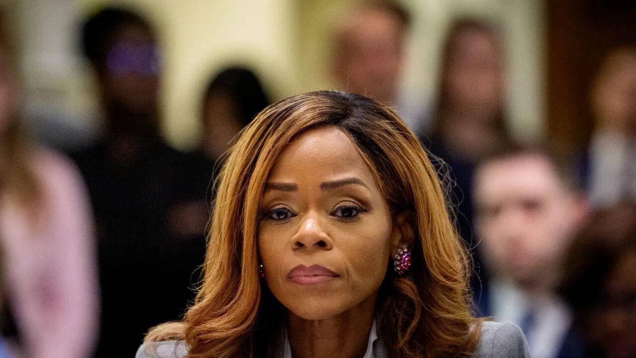 佛罗里达州民主党众议员希拉·切尔菲勒斯-麦考密克周二在众议院道德委员会原定审议对