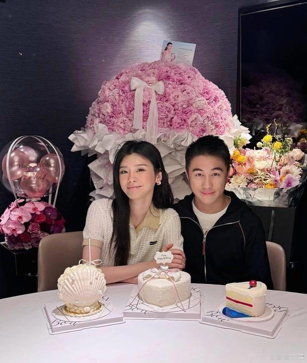 奚梦瑶何猷君婚礼伴手礼何猷君奚梦瑶宣布将于6月1日在法国举办婚礼。迟到7年的婚礼