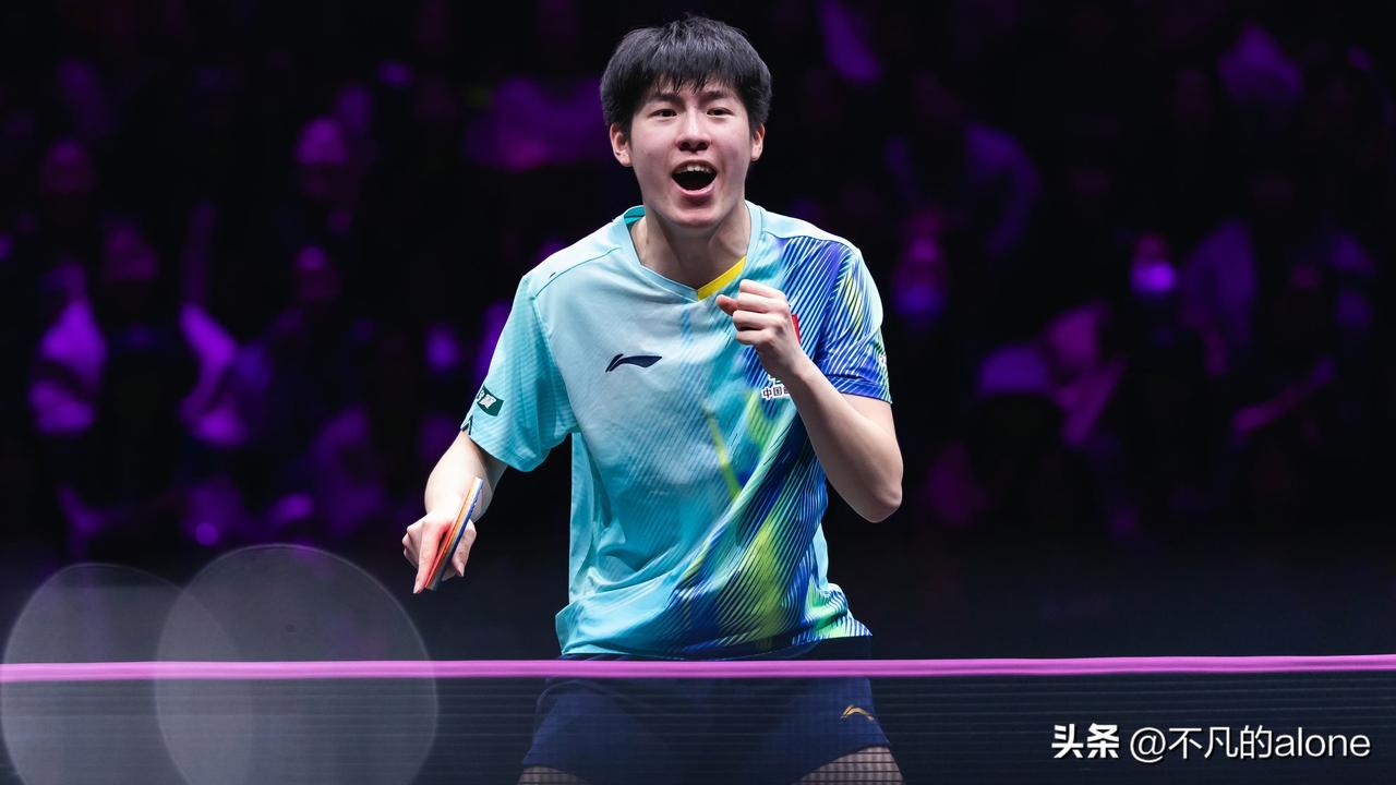 3月15日，温瑞博以积分4-2战胜日本乒乓球一哥张本智和，顺利挺进决赛，真是可喜