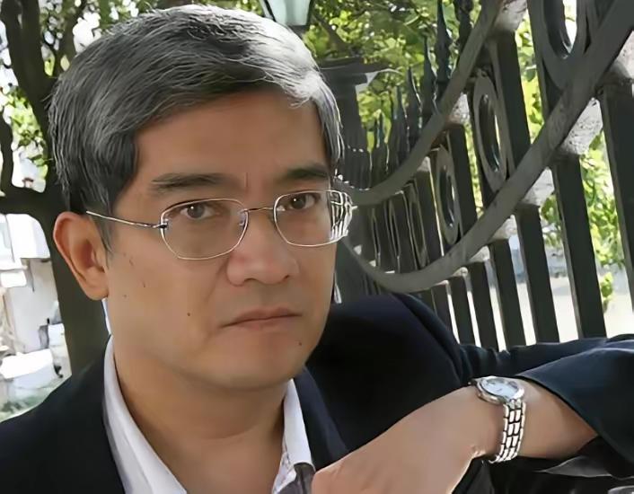 2020 年，知名经济学家郎咸平曾预测：若无人生育二孩或三孩，30 年后中国人口