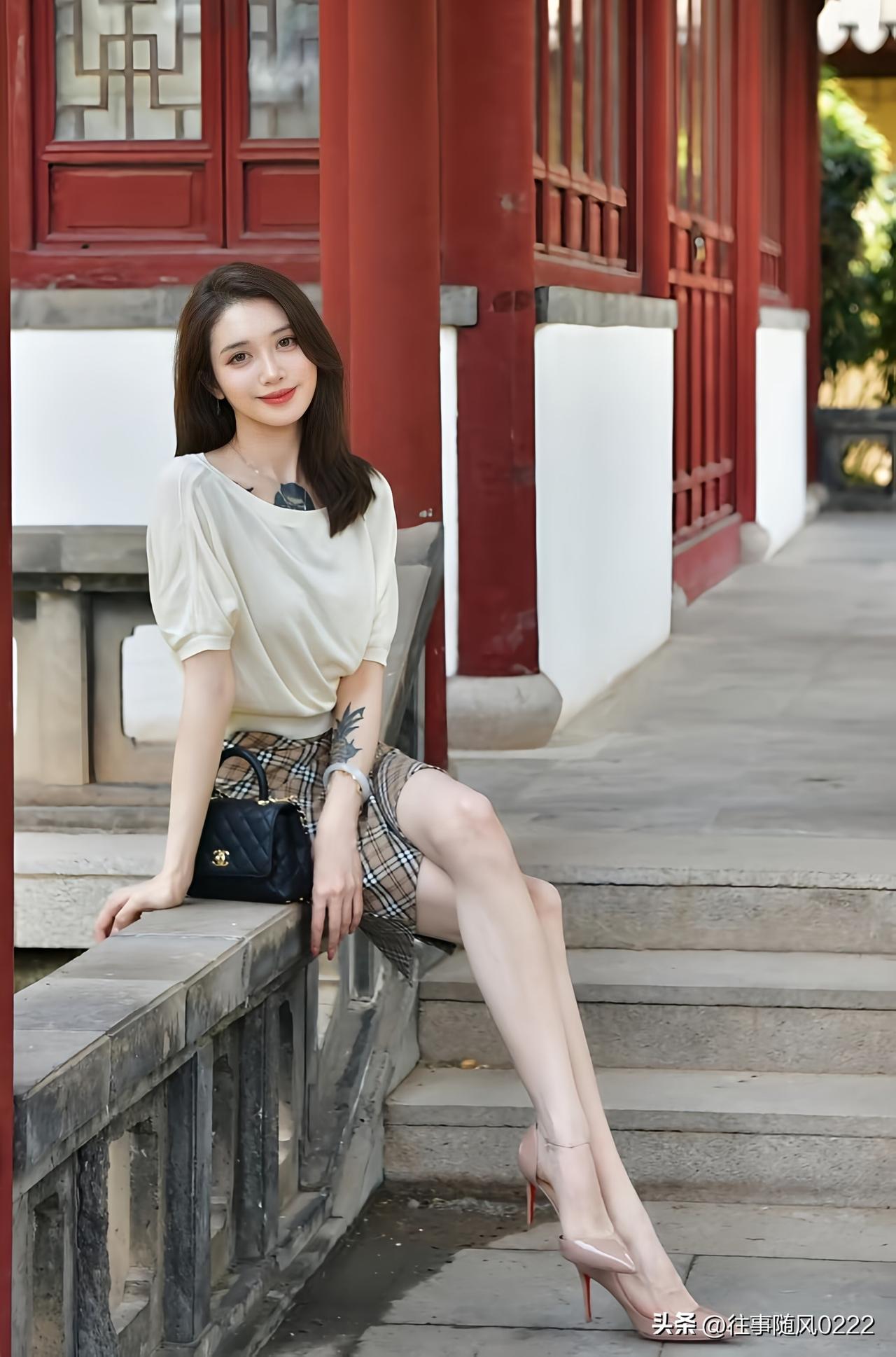 红墙绿瓦间，时尚与古典的完美融合