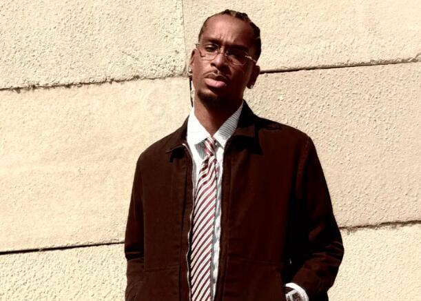 他打球不喊不叫，不是没情绪，是早就把情绪省下来，给了别人。
《GQ》采访刚火，雷