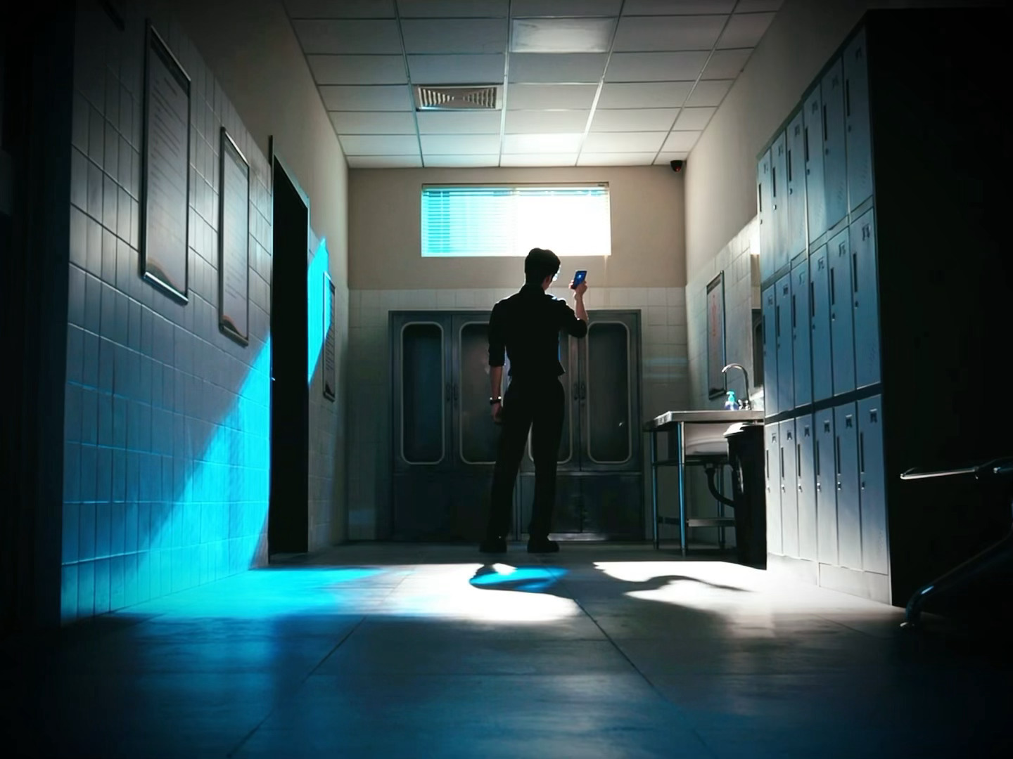 都来看这个江寒声！！井柏然真的很会演啊，把角色的阴湿和卑微都演出来了，眼神戏真的