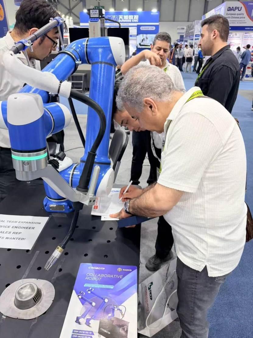 “成都造”机器人惊艳中东!卡诺普与12家企业达成合作意向


在阿联酋沙迦举行的