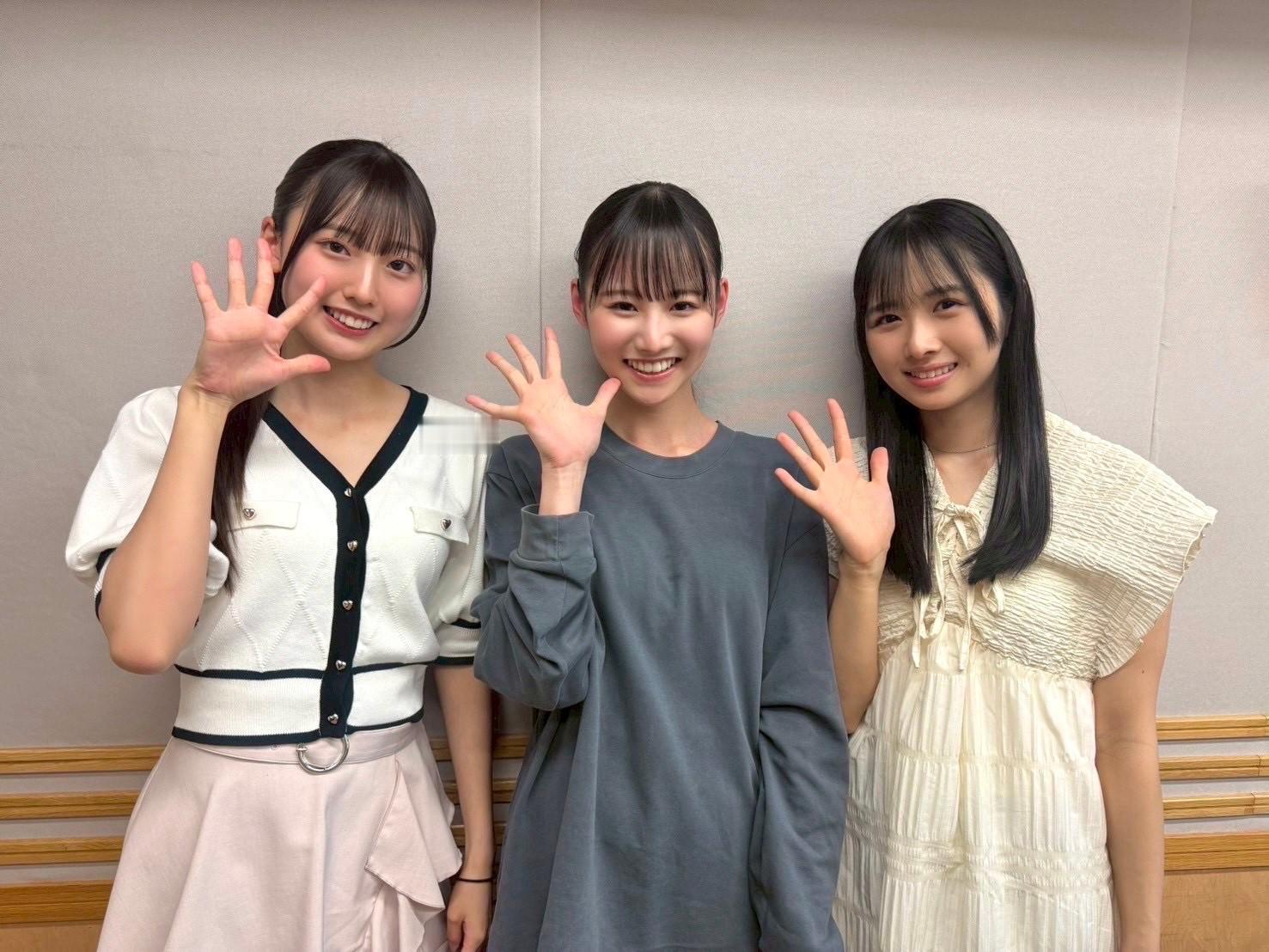 上村ひなの大田美月高井俐香 　日向ひ ​​​