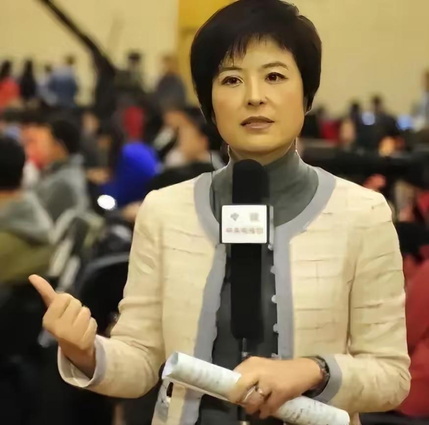 张泉灵42岁那年，偷偷从家里拿了147万，飞上海见了一个陌生男人。丈夫不知道。