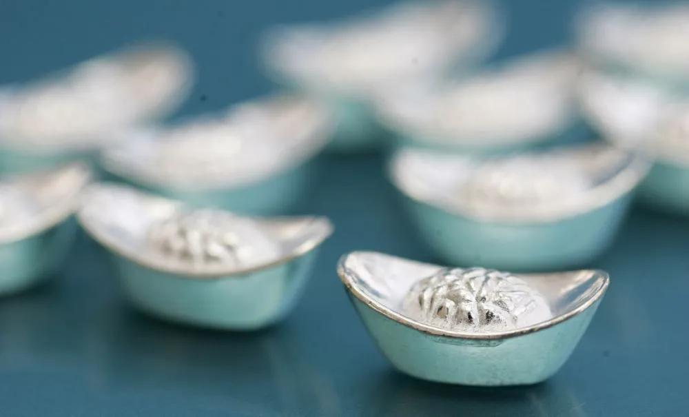 白银怎么也没想到
能和黄金一排站！
2026年1月20日，全球金融圈都看傻了：黄