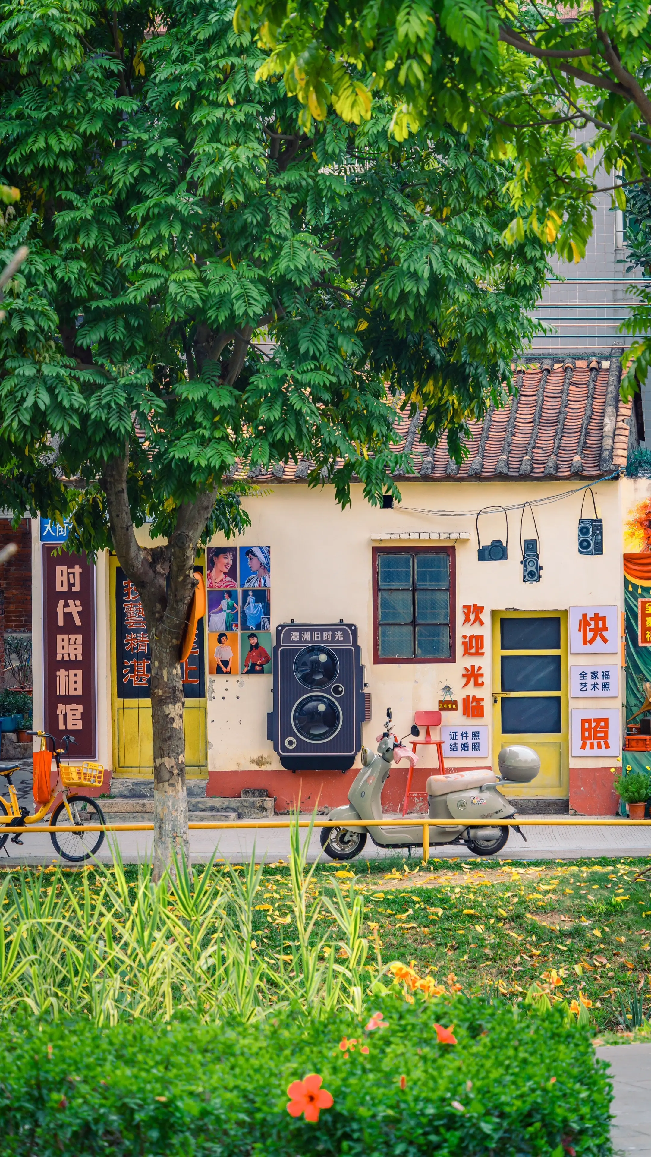 在佛山陈村拍到了五彩斑斓的童年。佛山顺德陈村彩色房子拍照打卡攻略 📍...