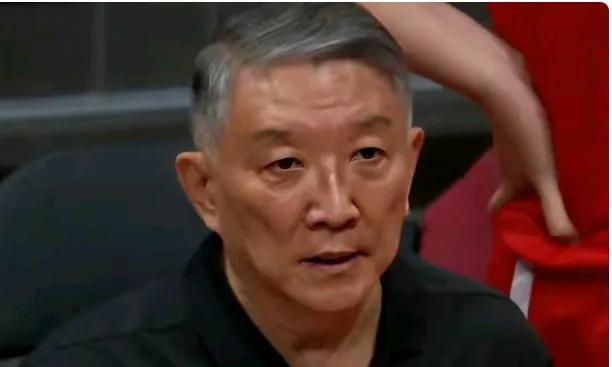高原下来的中国女篮可能还不太适应，家门口把一个俱乐部队邀请过来还打的这么困难，就