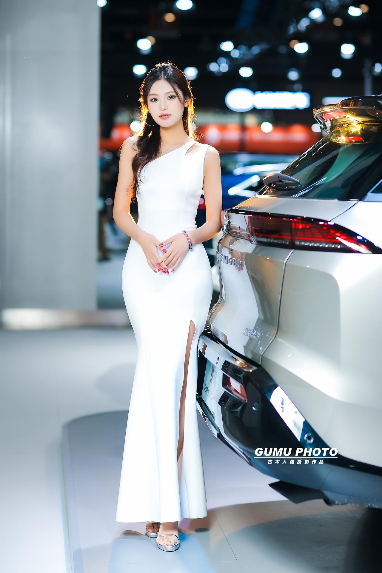 2025成都双十二车展东风日产展台模特小姐姐