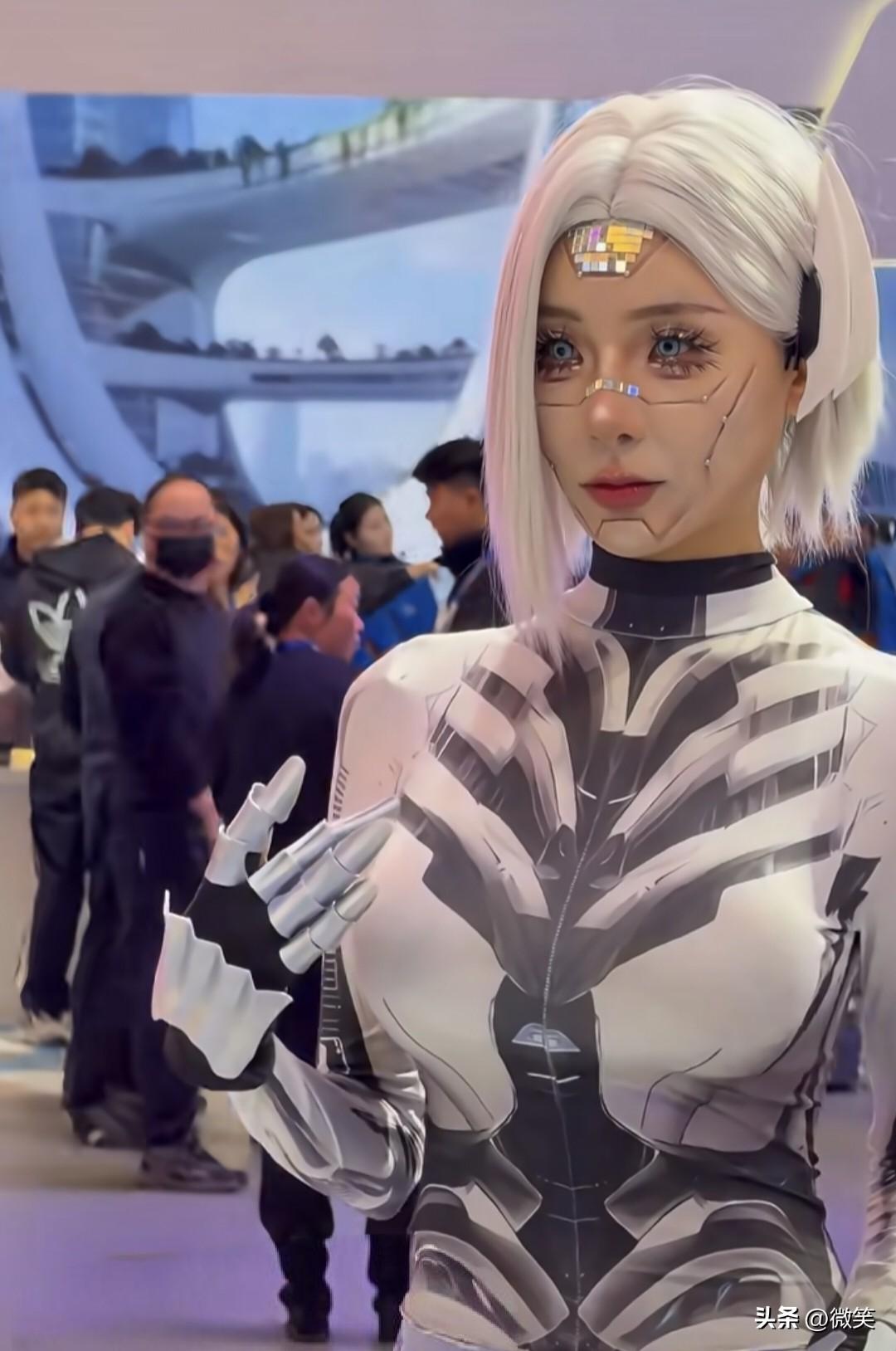 别光吹人形机器人有多科幻，真正卡脖子的从来不是外观，而是核心零部件。

上海这次