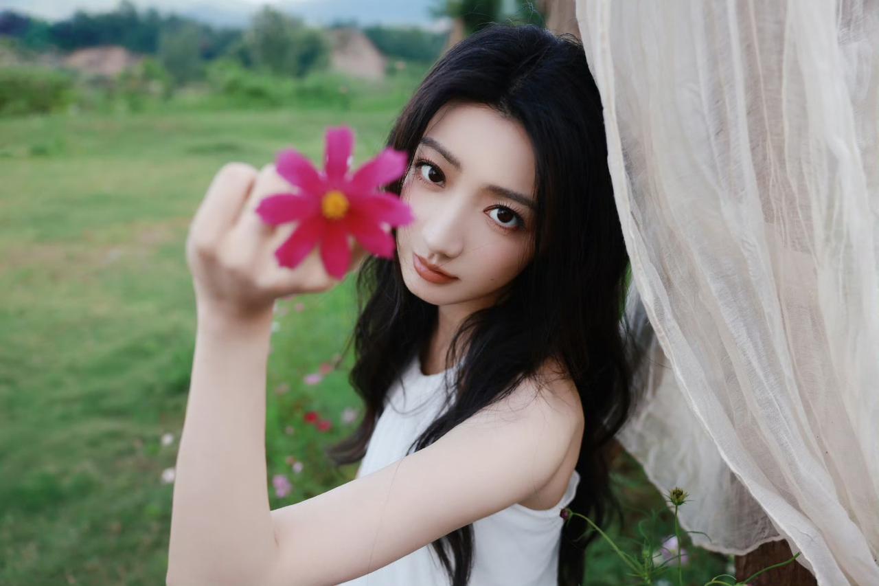 美美滴[飞吻]
黄奕