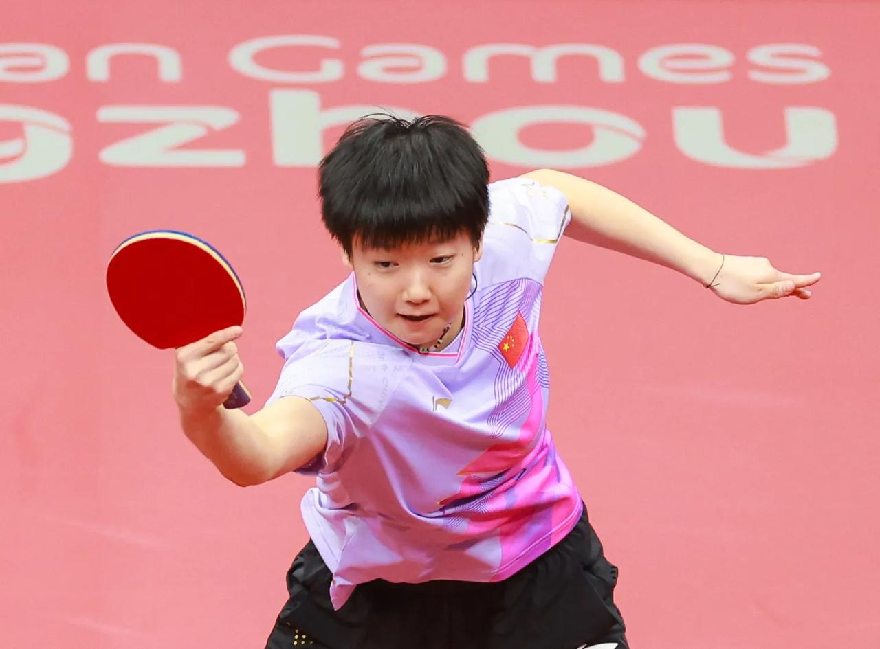 申裕斌4比1击败陈思羽，女单四强全部诞生。
莎莎 大迪均以4比2击败对手，两个人
