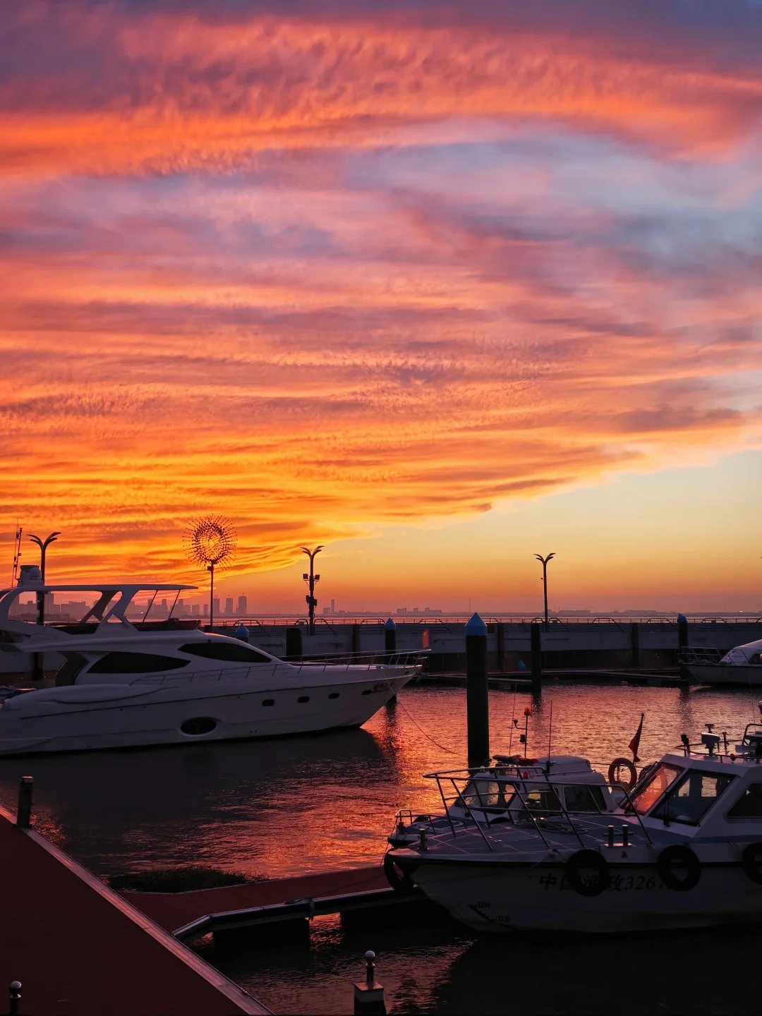 9月25日实拍｜连云港台风天的世纪晚霞美哭