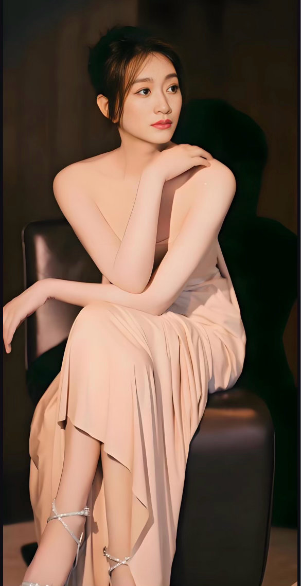 李小冉孙怡唐艺昕嗦了同一根雪糕孙怡李小冉唐艺昕同吃一根雪糕 李小冉，内地实力派女
