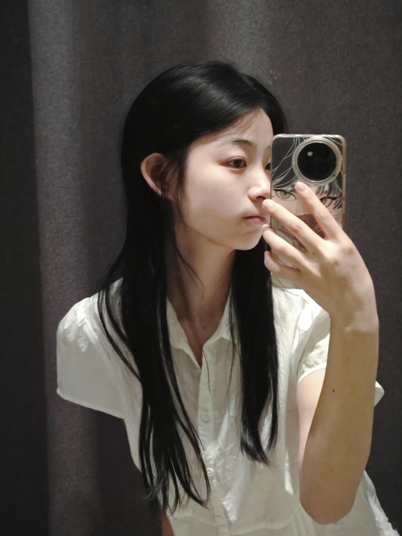 清纯甜美的样子最漂亮了，青春的气息呀。