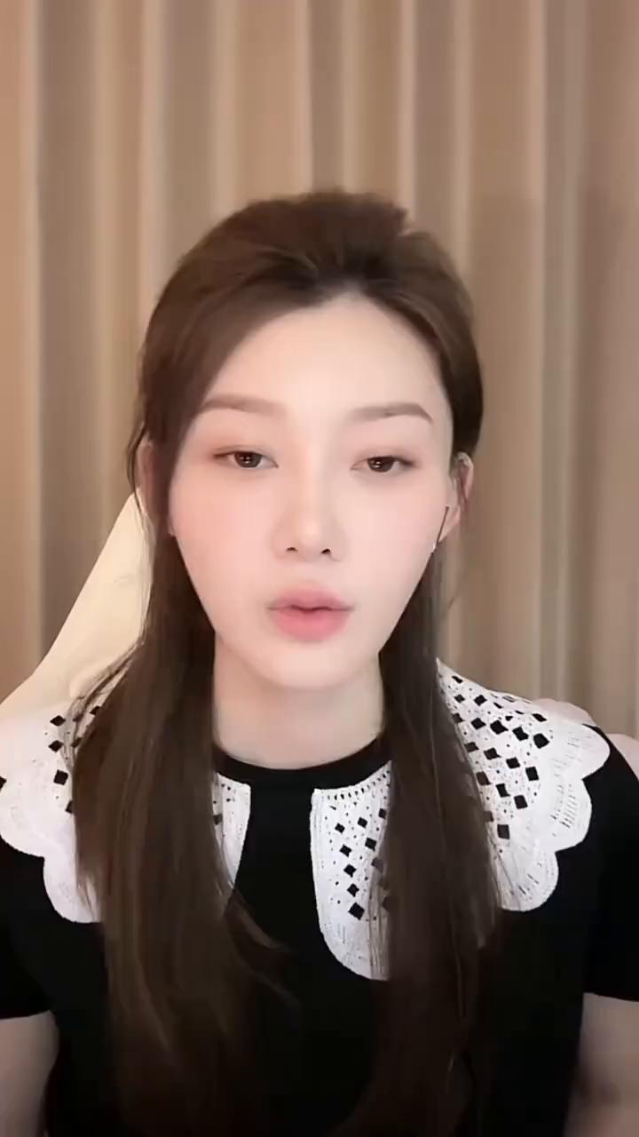 我本人最搞笑，但是我在直播间不好意思搞笑，一般我第二人格就是搞笑人格，他就出不来