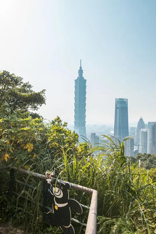 3月28日，台北的一场“年会”，让不少人倒吸一口凉气。

表面上看，这只是一场由