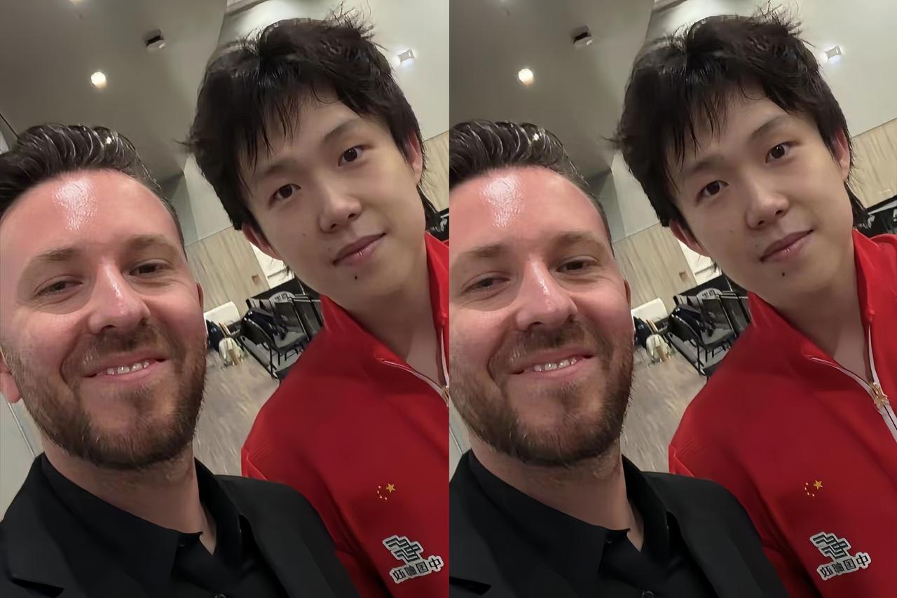 救命！
这位外国记者大哥
今天绝对是带着"排面"来的！

为了跟我们大头同框打卡