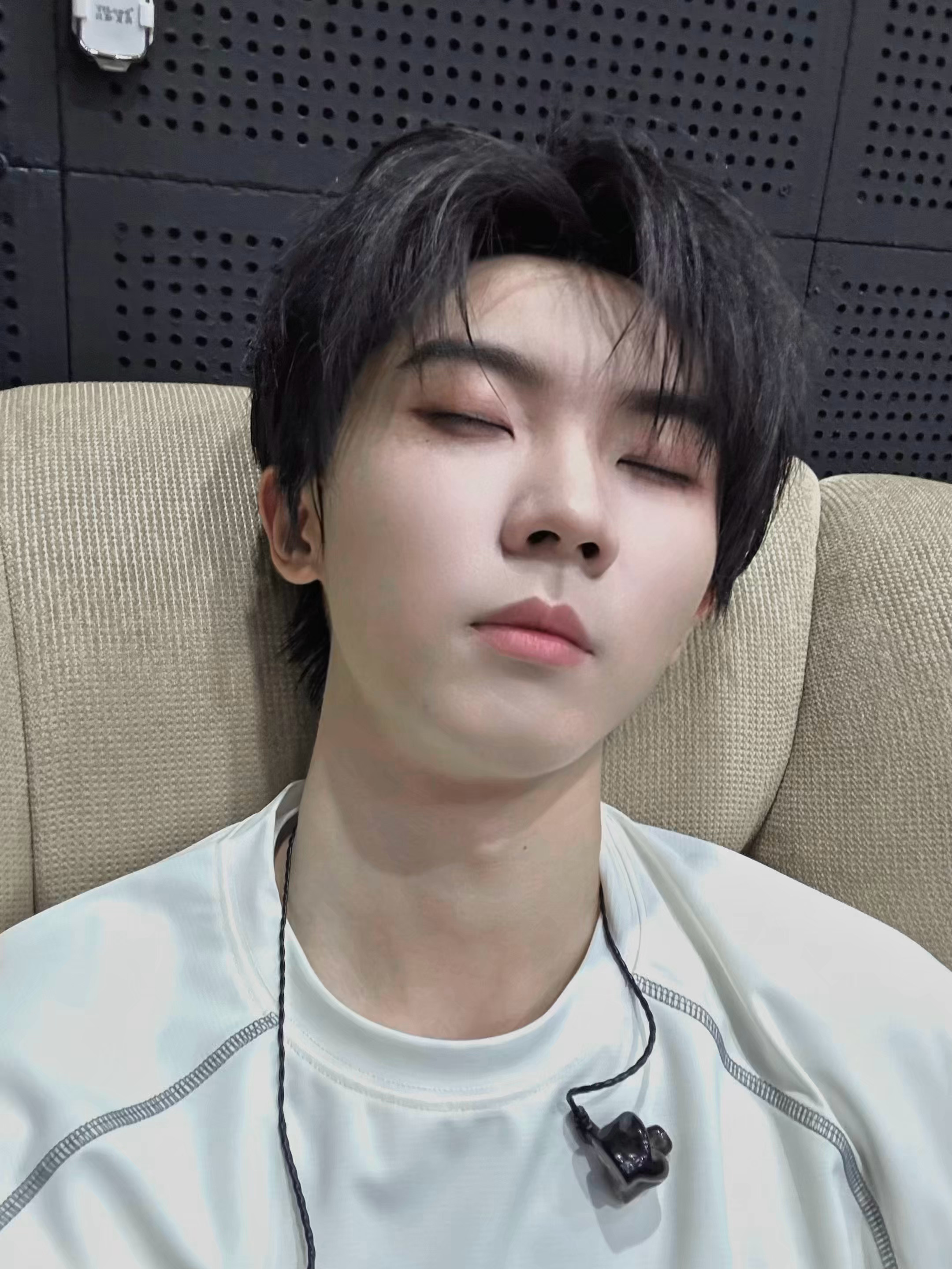 马嘉祺充电一下live自拍马嘉祺更新～充电一下哈哈哈live自拍瞬间清醒好可爱的