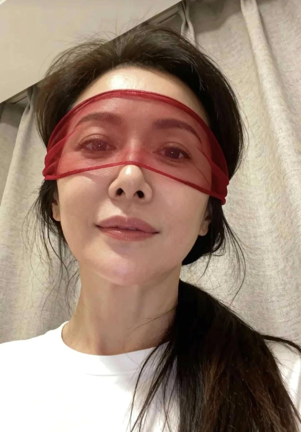 成熟稳重的美女你喜欢吗?
敢问这层薄薄的纱布能起到什么作用？