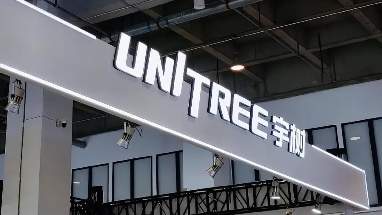 当八台机器人站在美国达人秀的舞台上，没有人预料到接下来会发生什么，它们不是笨拙的