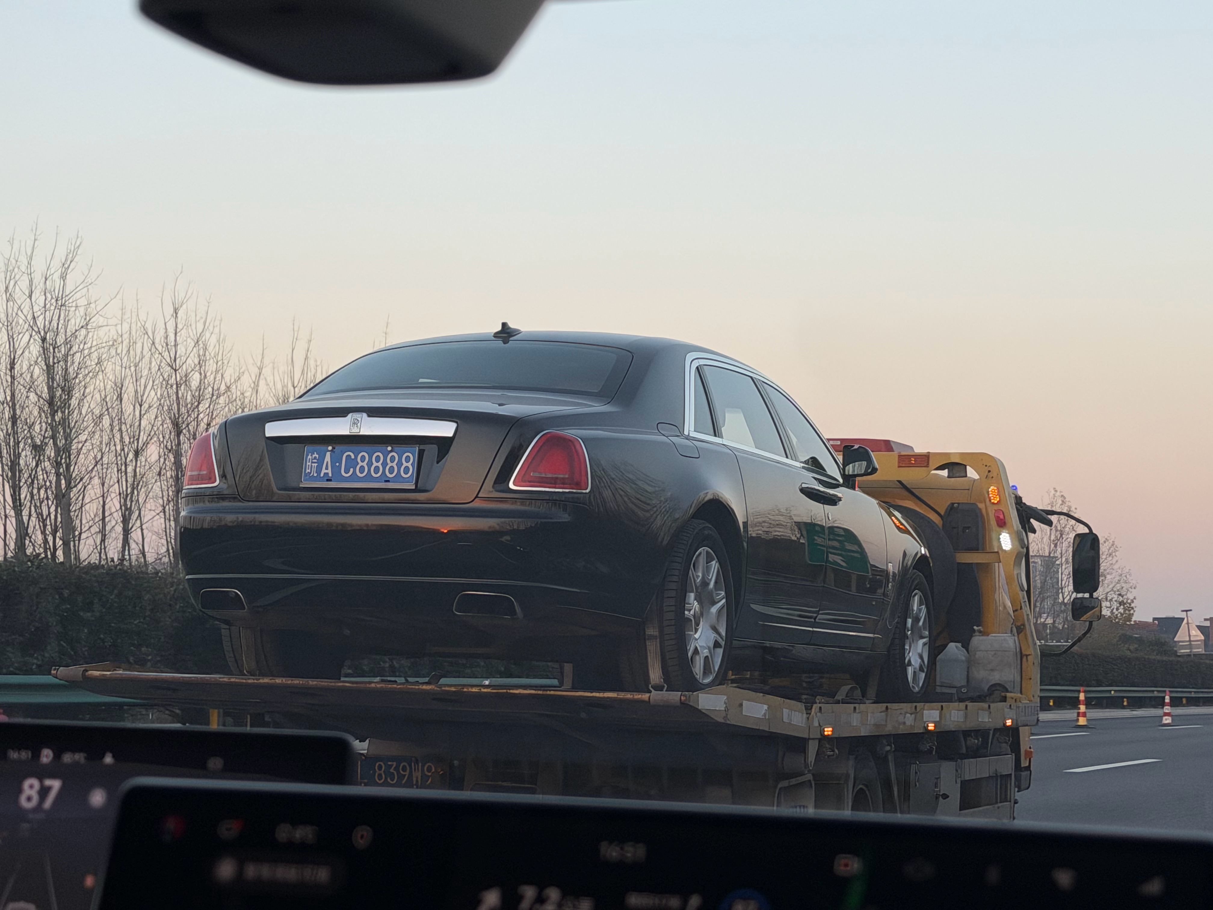 我什么时候才能坐上4条8的古斯特入门级劳斯莱斯