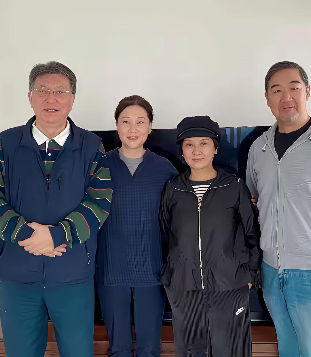 原来邓婕的身高只有1米53？可她饰演的王熙凤，为什么在镜头里看着很修长？很高挑？