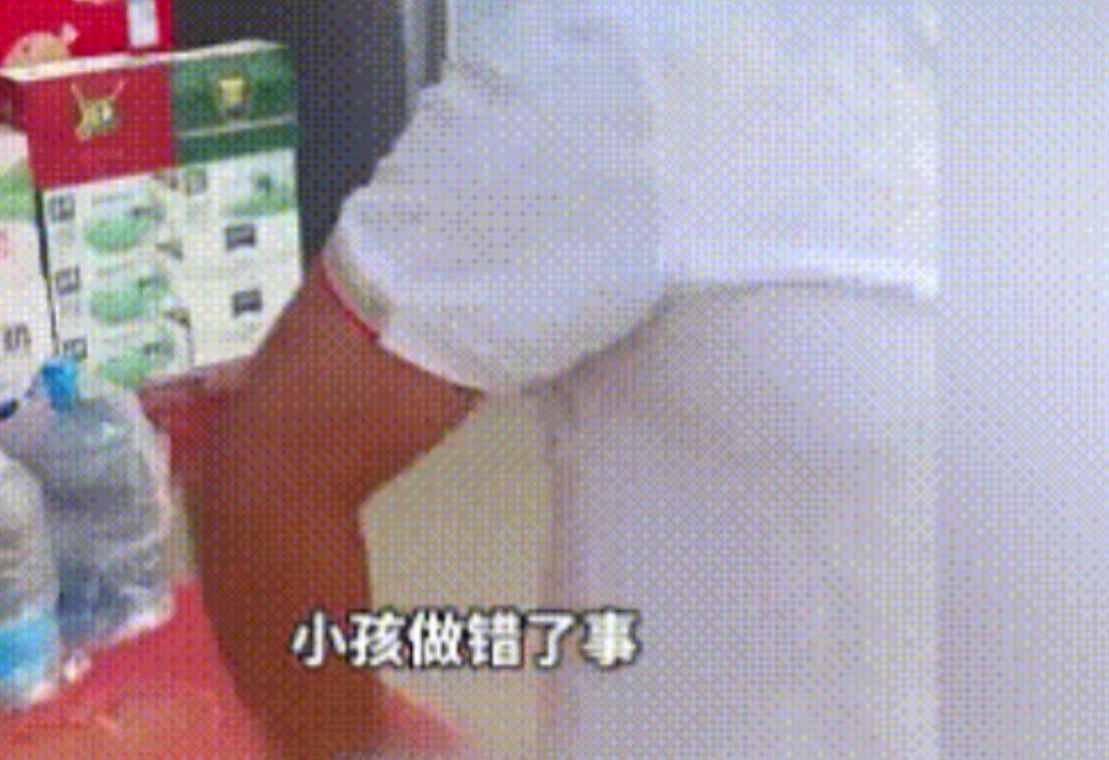 真的离谱到家了！甘肃天水，游客情侣被当众“滋”一身！买完3元湿巾后找店主退钱理论