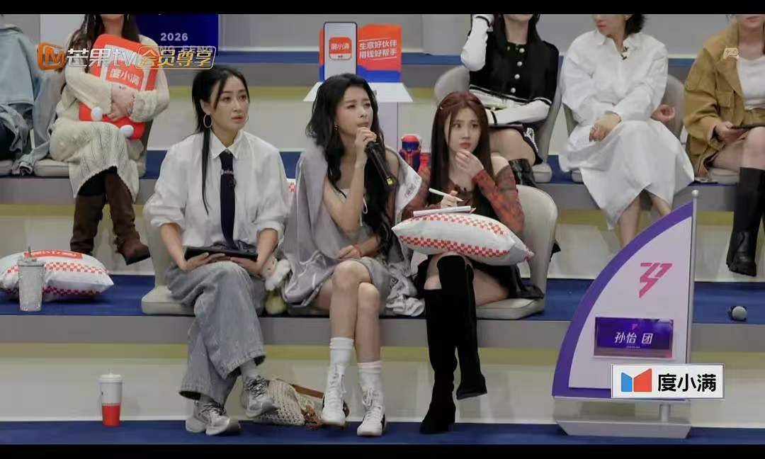 侯宇浪姐直播睡觉 看到大家调侃侯宇在浪姐直播里睡着了，其实背后是满满的辛苦。早就