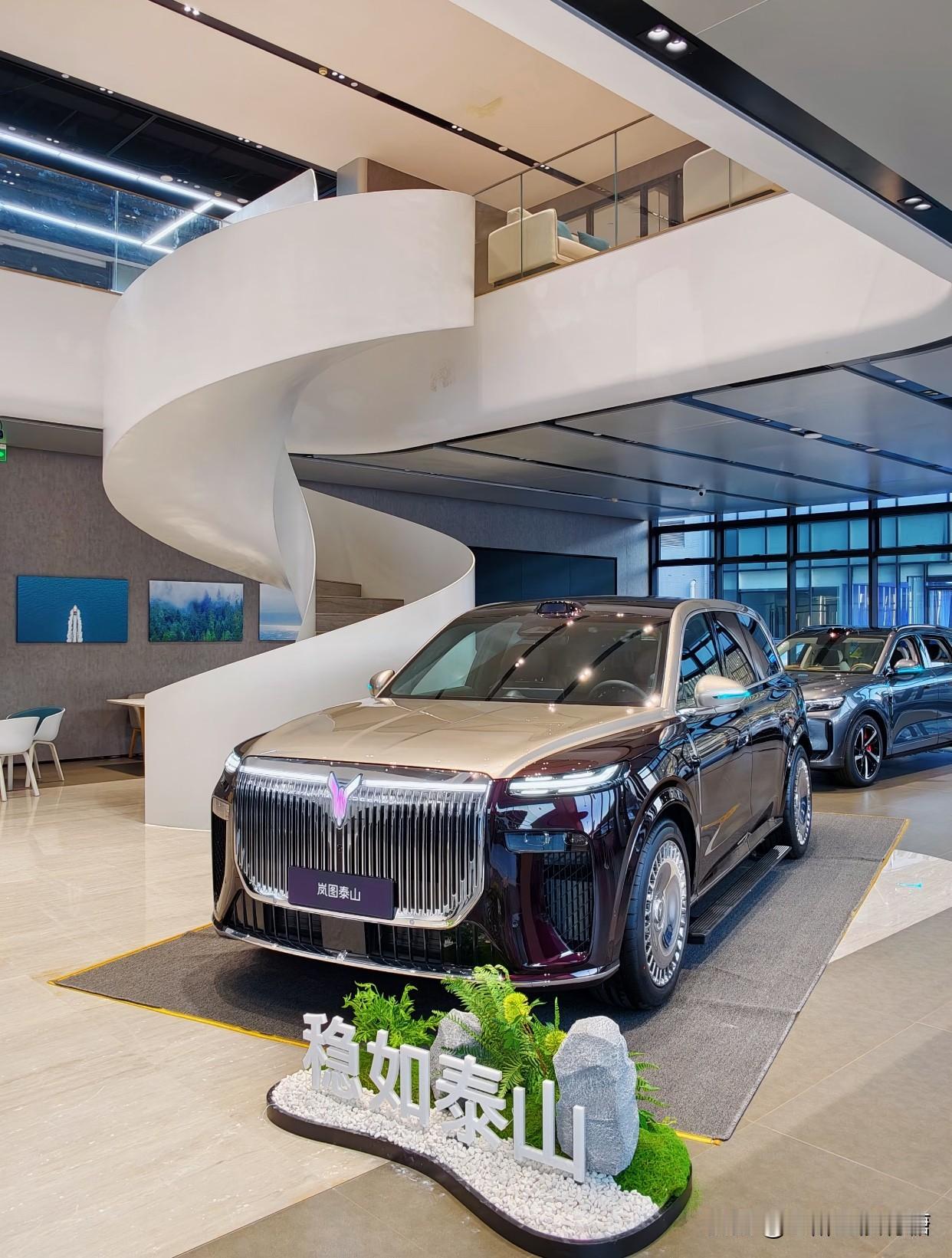 来自东风员工分享的购车记，
她为何钟情岚图泰山？

这位东风员工表示：
家里两辆