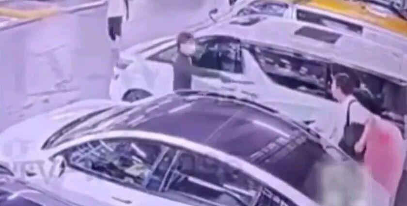 惊天反转！香港机场700万黄金劫案告破，4男3女全部落网，细节细思极恐

谁也没