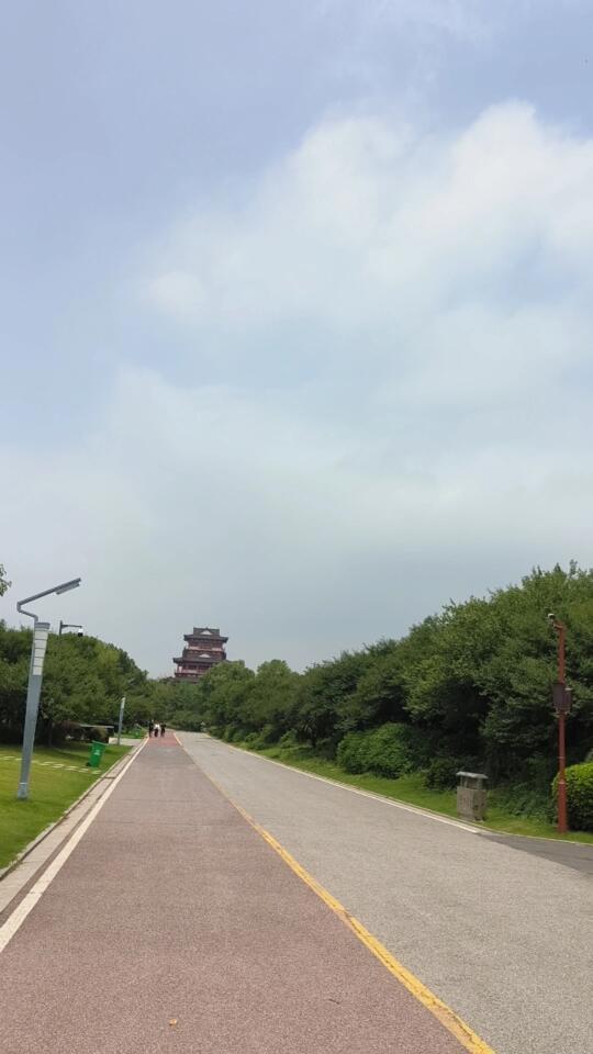 走天气不错，一起去登塔！