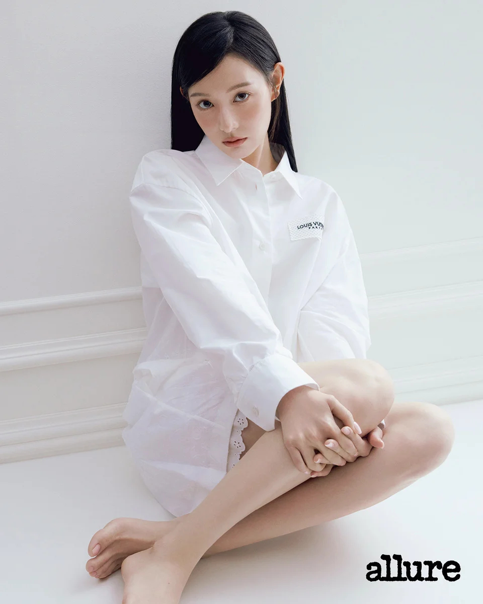 金智媛 与 La Beauté Louis Vuitton 的首次杂志合作，整组