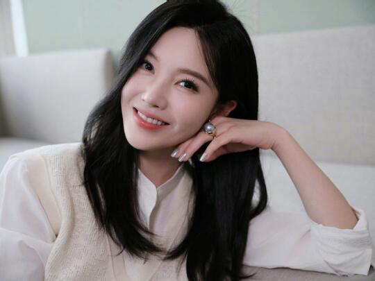为杨子姗化的幸福花开妆