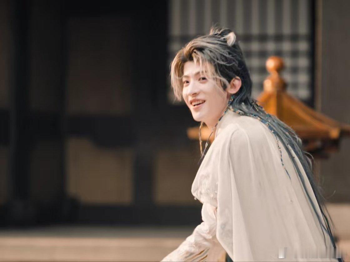 三个人能凑出一堆笑料如沐形容梵云飞舞剑像喝大了一样太形象了[笑cry][哈哈]就