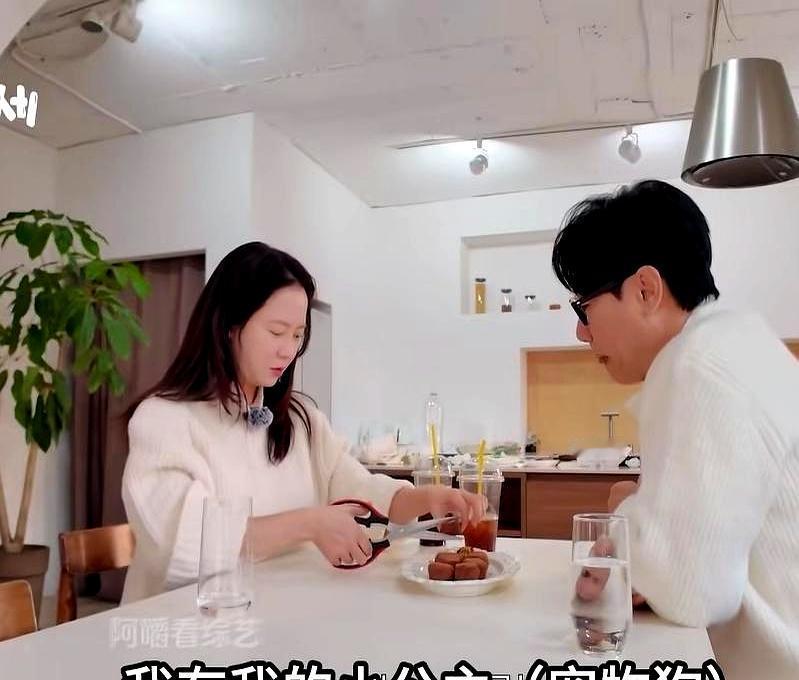 别催了，43岁宋智孝摊牌了：这辈子可能就这样了。
 
池石镇看着她忙活，像个长辈