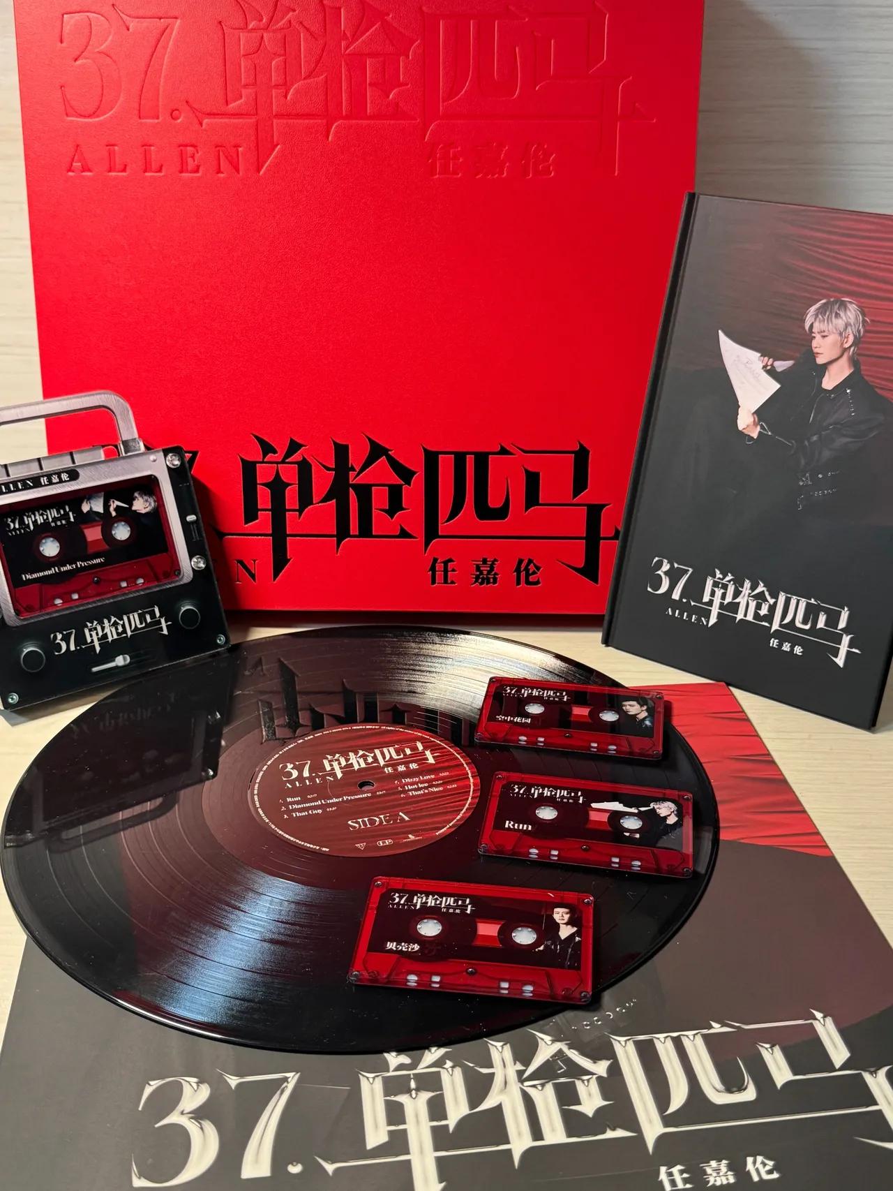 质感满满的四专实体专辑～
超级喜欢❤️❤️
任嘉伦 任嘉伦新专辑37单枪匹马 ​