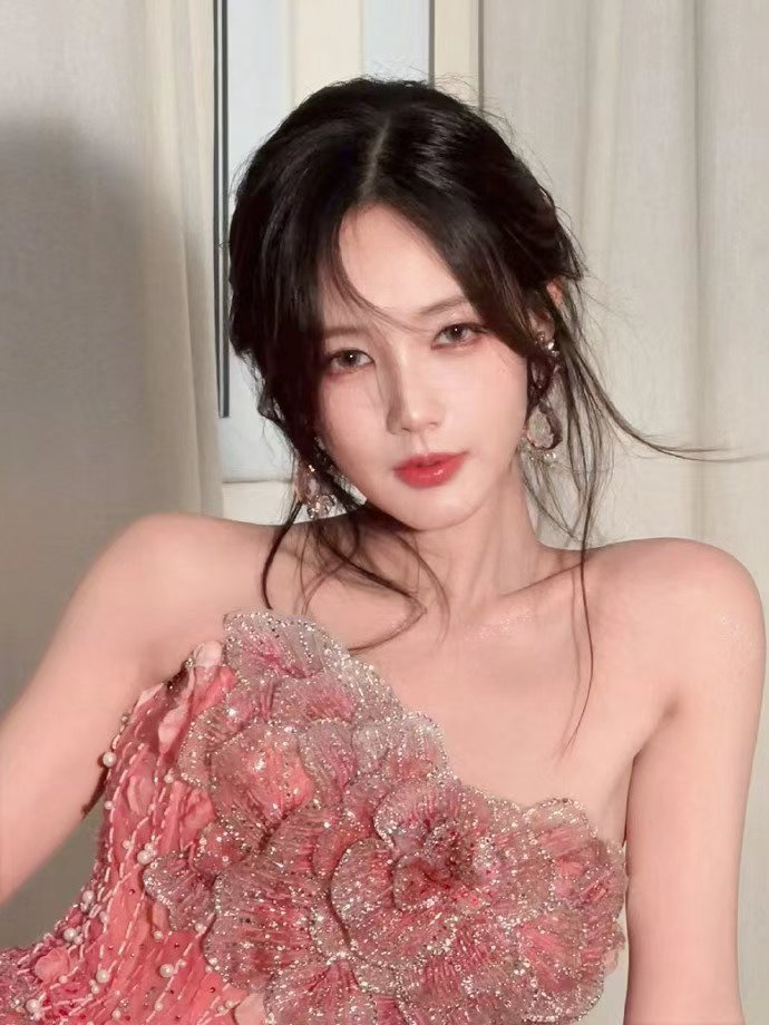 李一桐王权山庄现代版合照李一桐晒成毅常华森郭俊辰合照 李一桐王权山庄现代版合照 