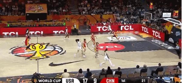 中国女篮vs美国女篮美国开场20-9打停中国，加油中国的女宝贝们[打call][