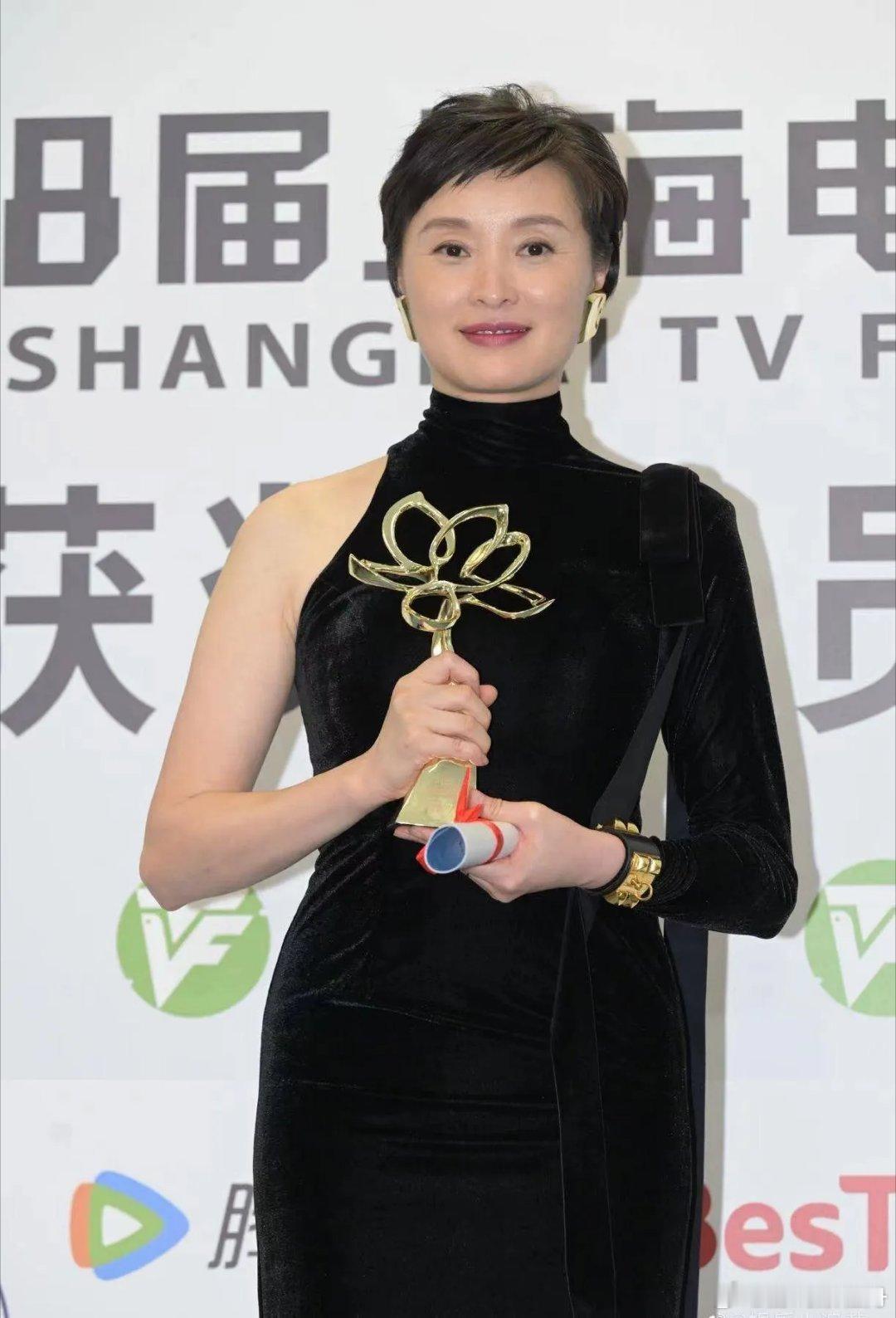 吴越称十分抗拒和年轻男演员演情侣吴越受访坦言，拍《我的前半生》时才知道雷佳音比自