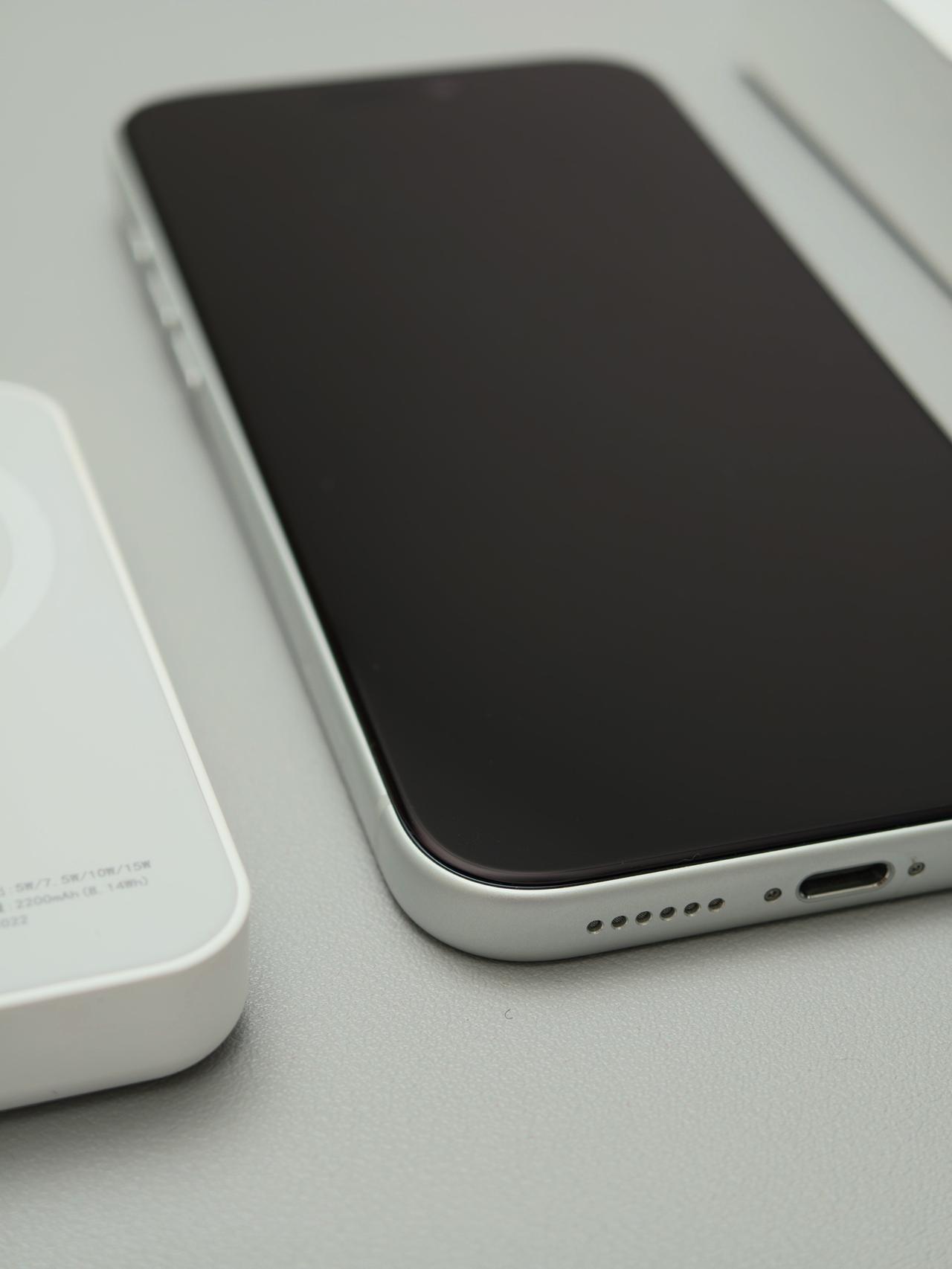 今年苹果17系列屏幕用上了AR抗反射涂层，但还是太薄弱了，和三星比就弱很多，用A