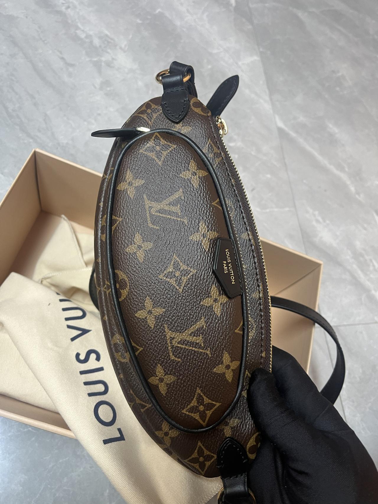 看到不少说"Lv″的，不知道是什么，一查才知道是"法国路易威登″奢侈品品牌标识缩