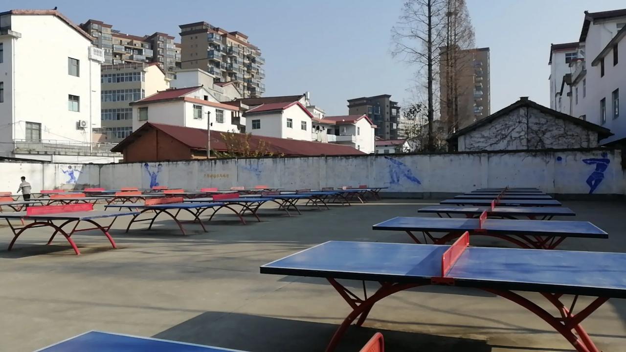 小满过后，天气一天比一天高，活动便变得困难重重，主要两个原因：

一是活动场地受