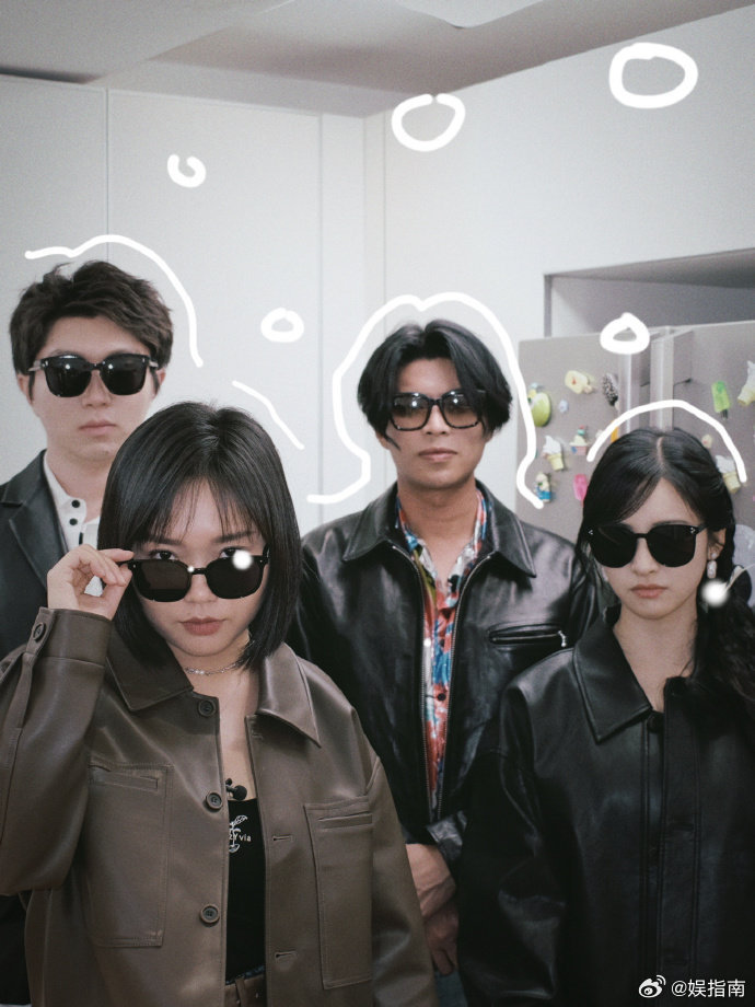 #沈月毛雪汪无水印合照##沈月镜头里的毛雪汪#哇靠！沈月把她在毛雪汪的合照发出来