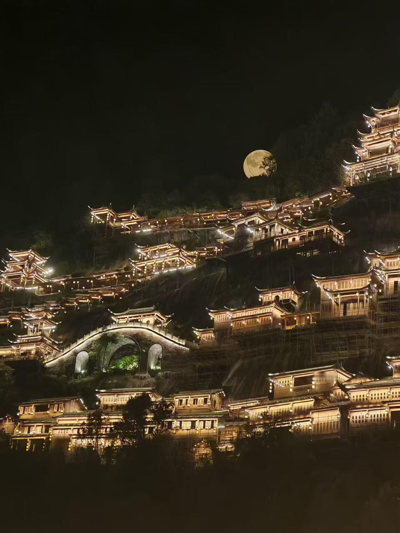 江西旅游，上饶望仙谷夜游打卡攻略！
📍江西上饶·望仙谷景区
⏰营业时间：09: