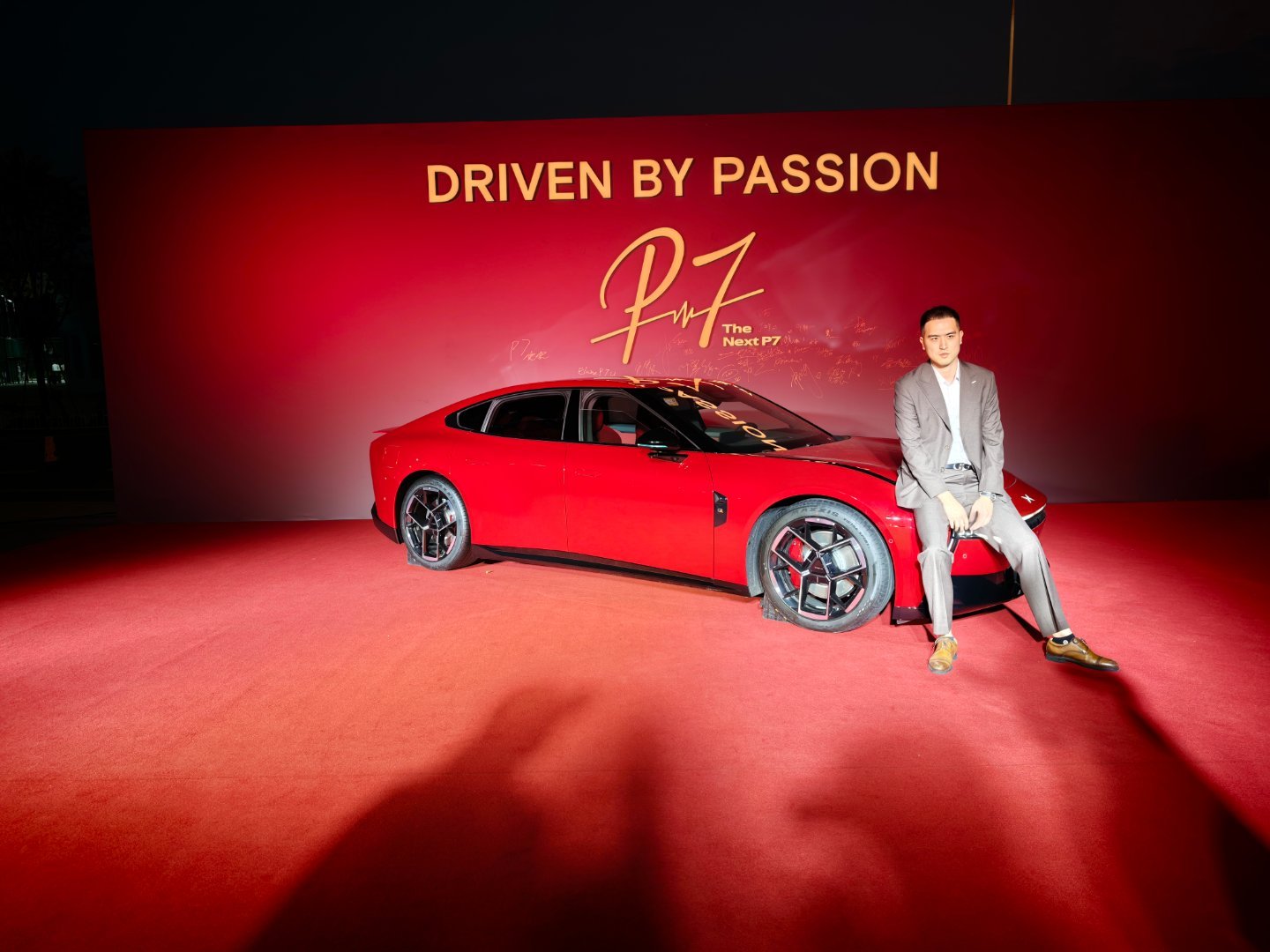 小鹏P7新色今日发布小鹏P7这次太全面了来小鹏P7的鹏友聚会啦~ 